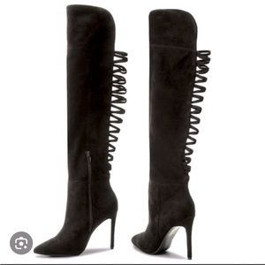 Black knew high suede boots